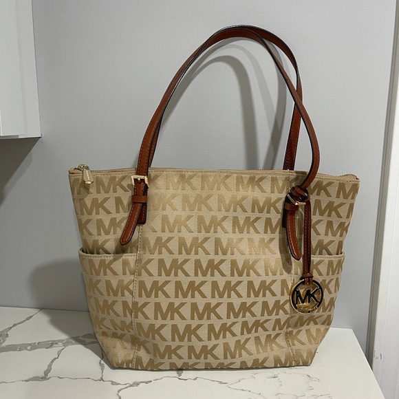 Michael Kors tote - Picture 3 of 13